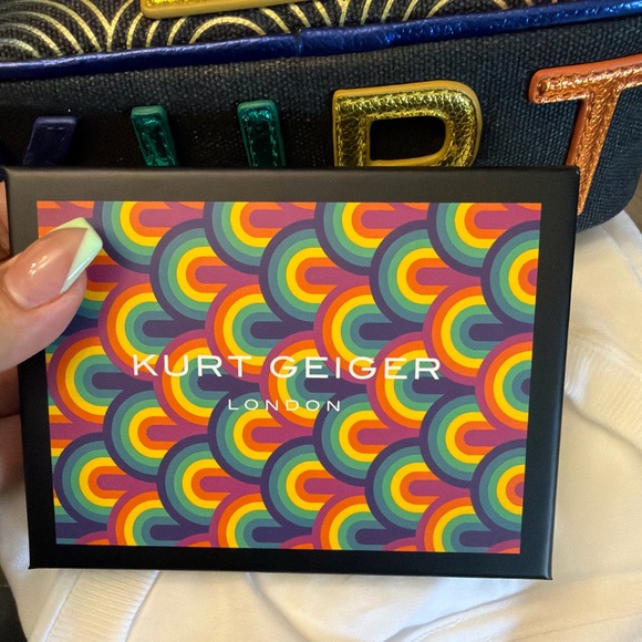 Kurt Geiger Multicolor Wave Pattern Box - Picture 4 of 7